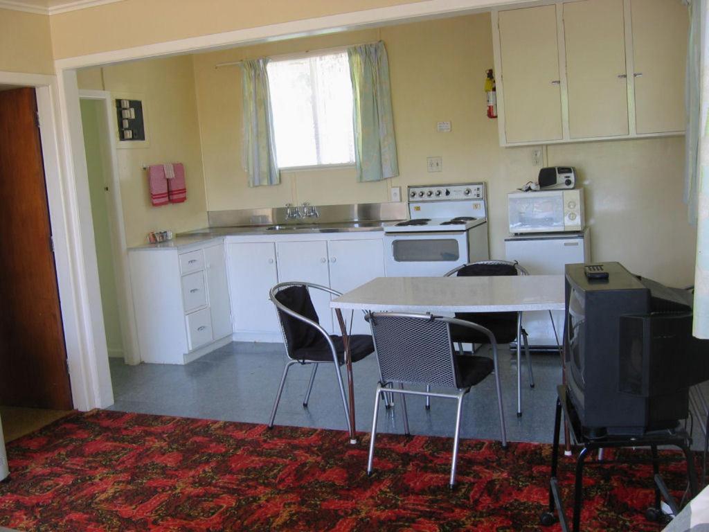 Glow Worm Motel Waitomo Caves Bagian luar foto